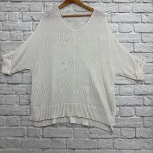 52seven Off White Oversized V-Neck Open Knit Sweater Size Medium Casual Soft